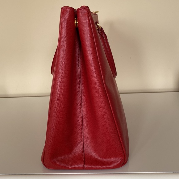 Authentic Prada Extra large Galleria Tote - Picture 3 of 16